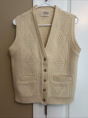 Vintage-Inspired Cream Knit Button-Front Sleeveless Cardigan by